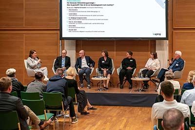 Podiumsdiskussion beim Viona-Partnertreffen